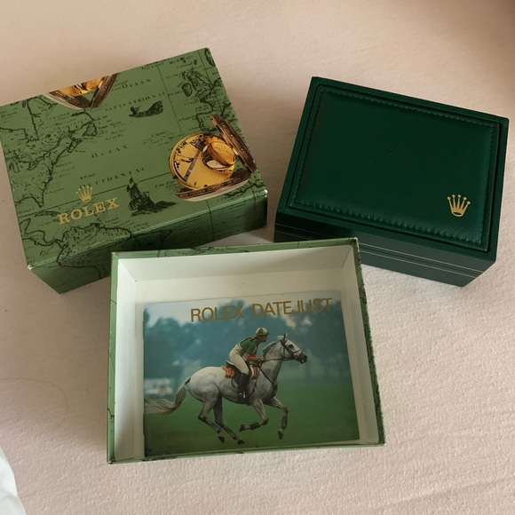 Authentic Rolex Box and Gold Bezel (24). - Picture 2 of 7